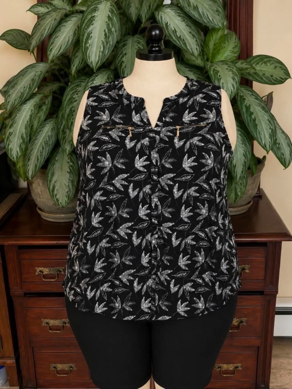Women's Sleeveless Leaf Print Blouse Black White Size 3X #045